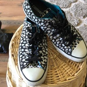 Women’s size 9 Converse